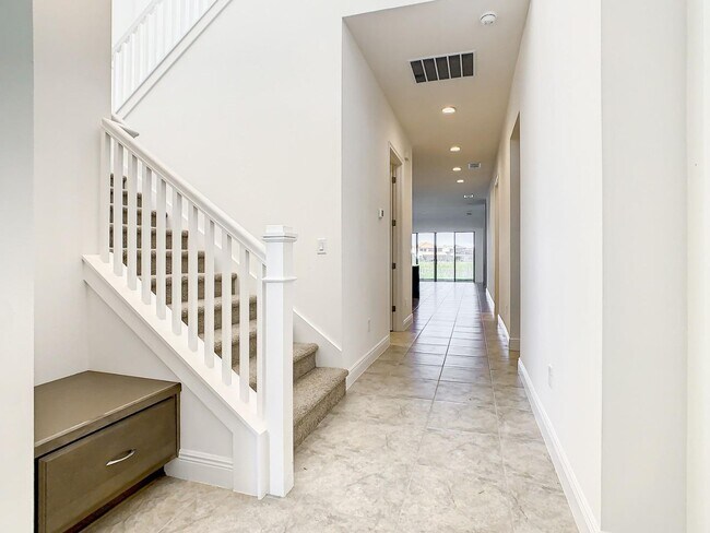 Building Photo - Eagle Creek Luxury Home