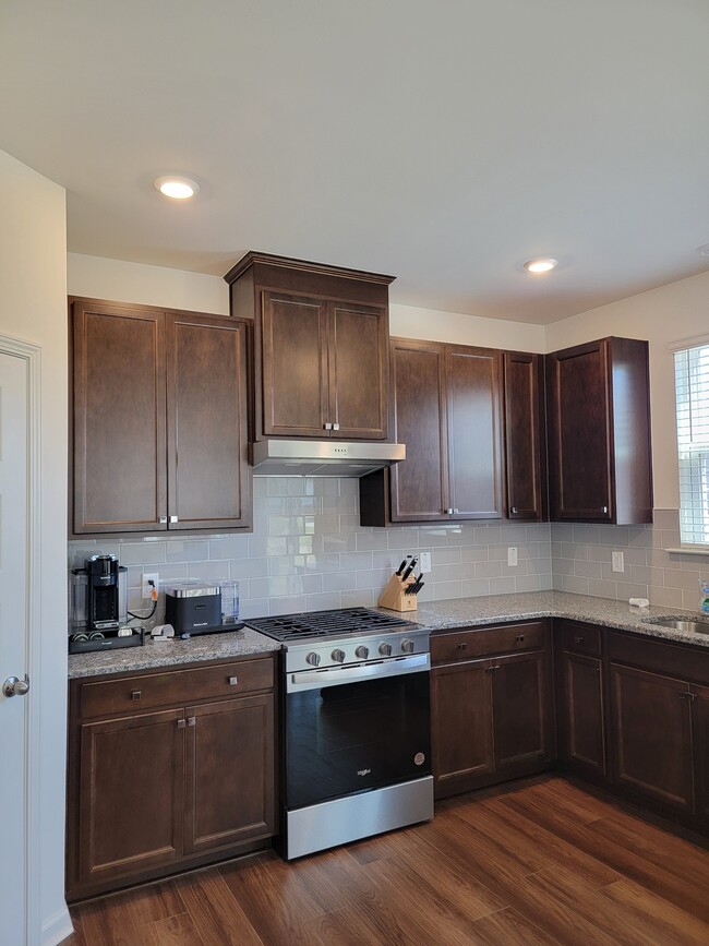 Building Photo - 645 Thomas Gage Dr