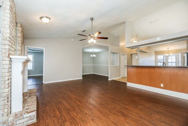 Building Photo - 641 Charles Pinckney St