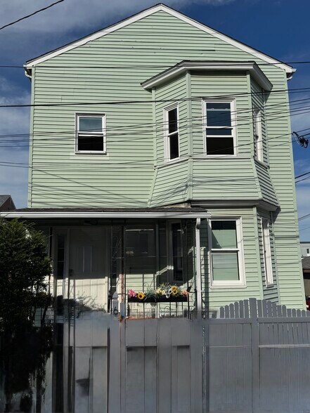 Building Photo - 6 Alston St