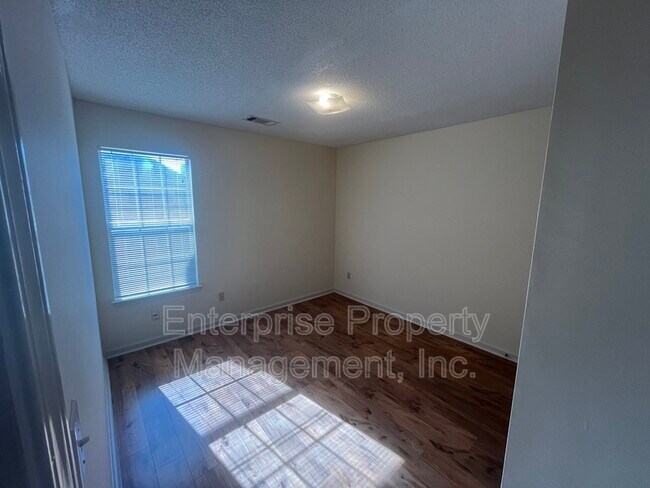 Building Photo - 3931 Long Creek Rd