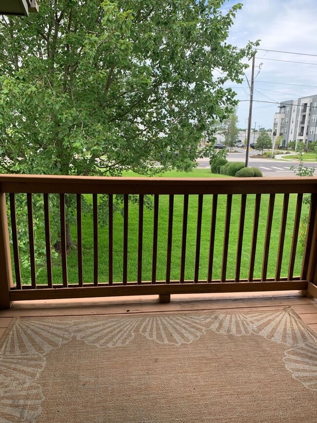 Building Photo - Completely Renovated 2 Bedroom 2 Bath Park Place Condo