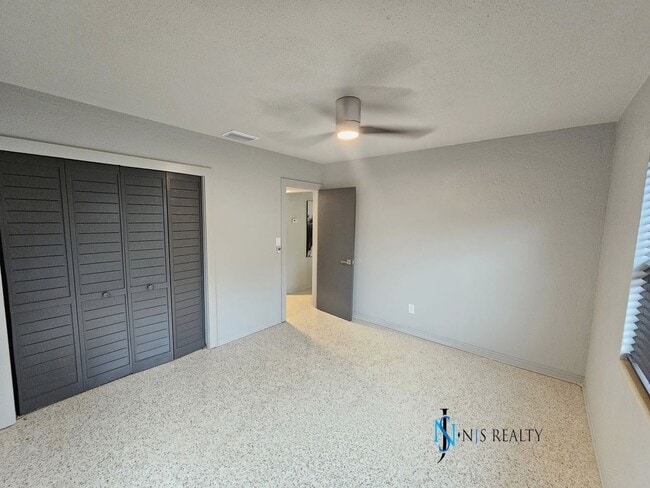 Building Photo - Classy Modern Renovation Home... true 3/2 ...