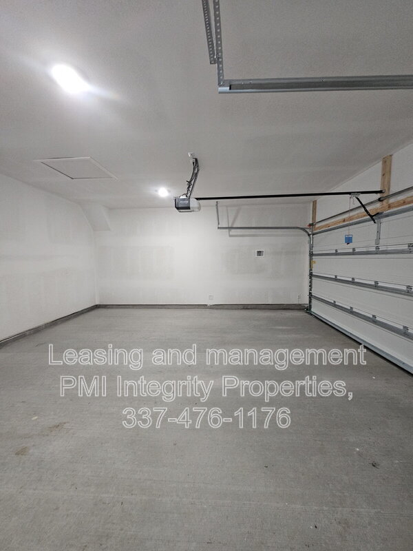 Building Photo - 932 Renova Dr