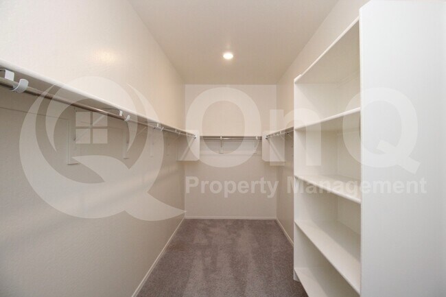Building Photo - 9320 S 30th Ln