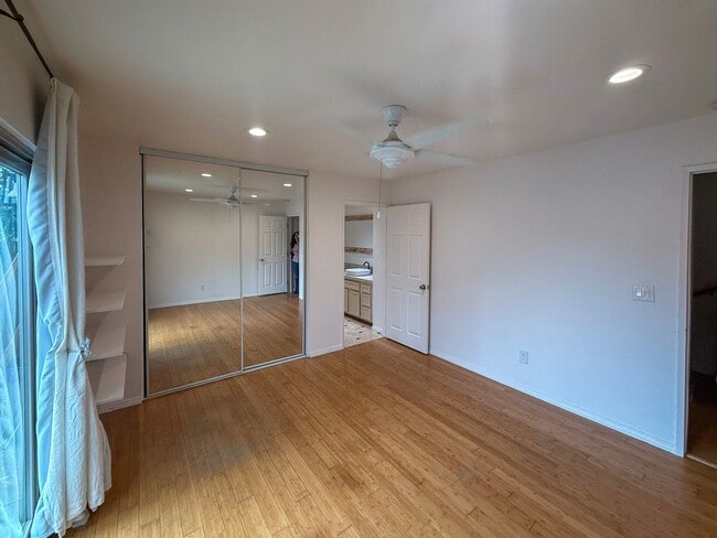 Building Photo - Welcome to your ideal rental in West Redla...