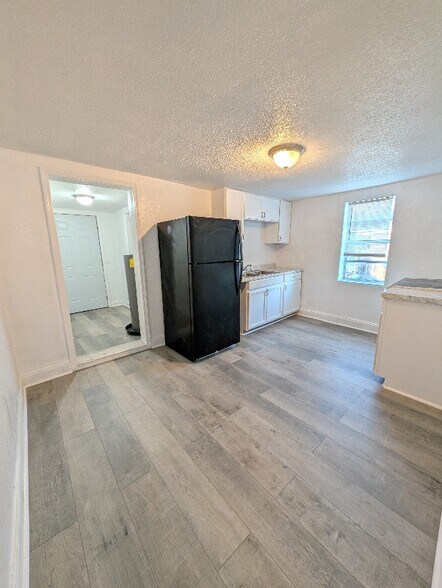 Building Photo - 1440 N Lincoln Ave