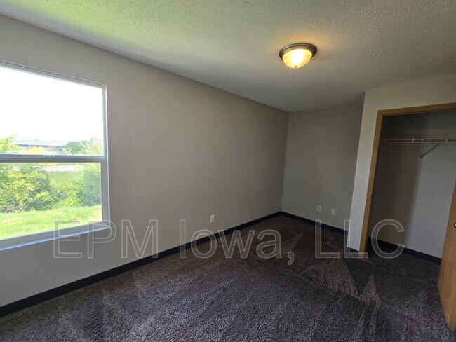 Building Photo - 60 Miller Ave SW