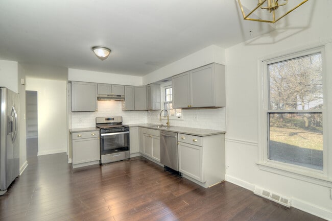 Building Photo - 2309 Sudbury Ln