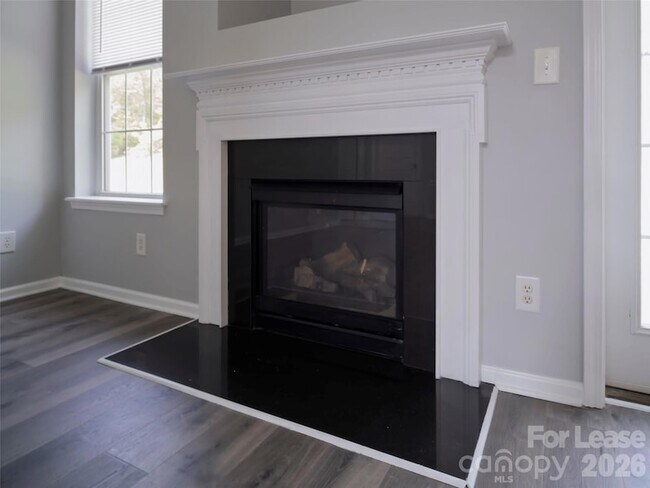 Building Photo - 1030 Boxelder Ln