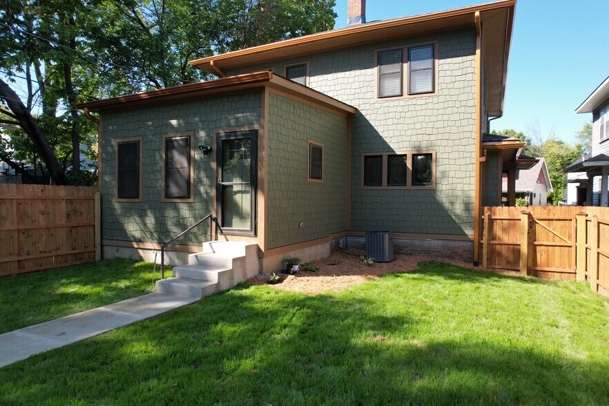 Building Photo - 1235 Tecumseh St