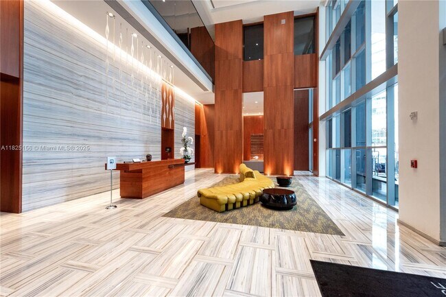 Building Photo - 1300 Brickell Bay Dr
