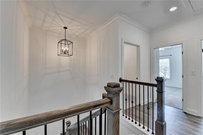 Building Photo - 6892 Roswell Rd NE