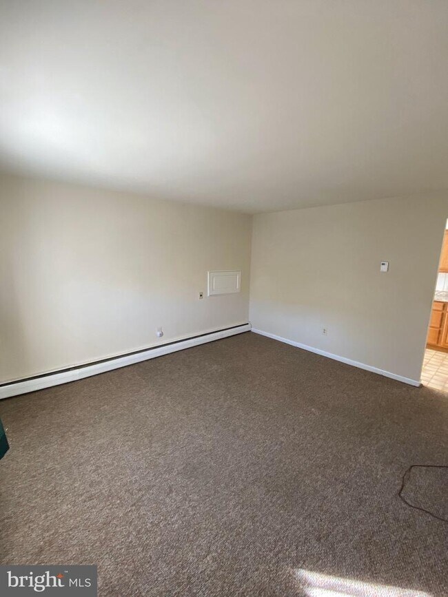 Building Photo - 8111 Ryers Ave
