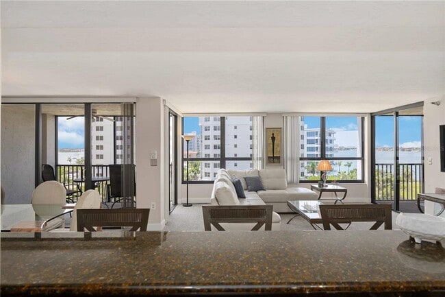 Building Photo - 11 Sunset Dr