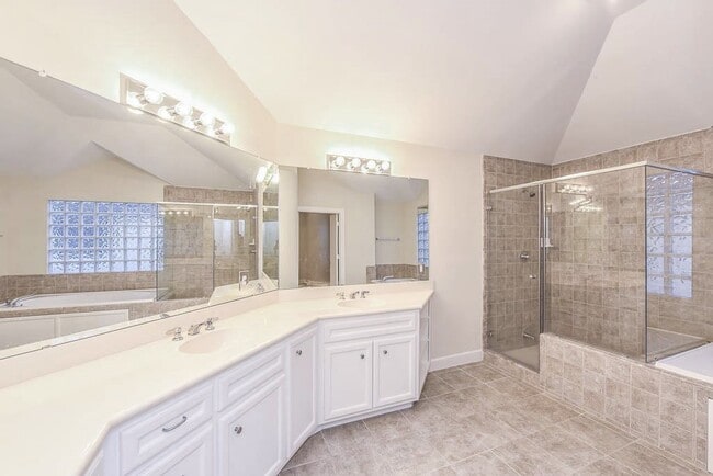 Building Photo - 3634 Main Plaza Dr