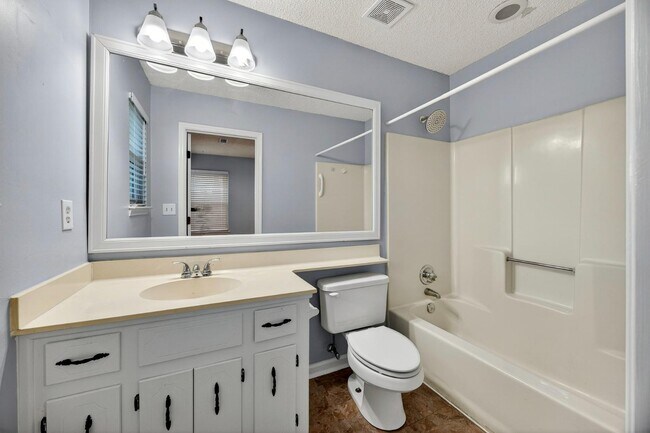 Building Photo - 112 Pipestone Dr