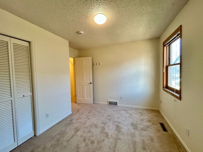 Building Photo - SHORT TERM RENTAL! 3Br/2Ba Condo in the Heart of Boulder