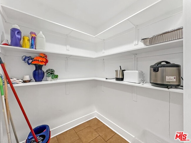 Building Photo - 10328 Firmona Ave