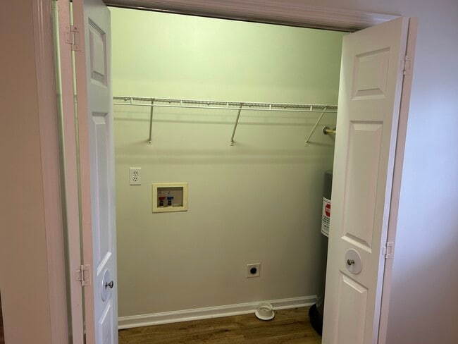 Building Photo - 39 Farm View Cir