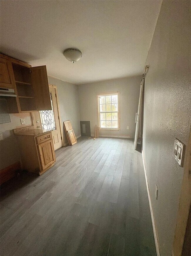 Building Photo - COMING SOON! 3 BED HOUSE!