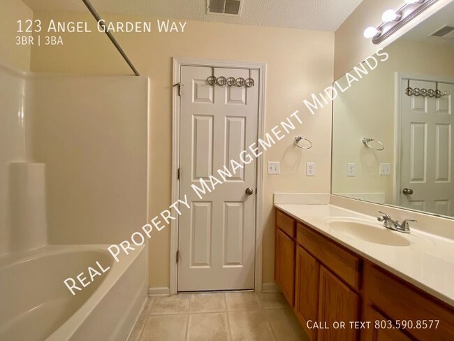 Building Photo - Charming 3-Bedroom Home in Angel Garden Su...