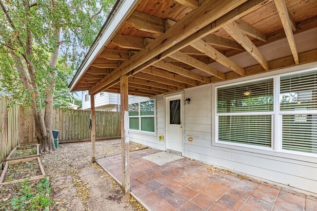 Building Photo - 11843 Sunny Stream Dr