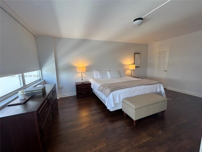 Building Photo - 18031 Biscayne Blvd