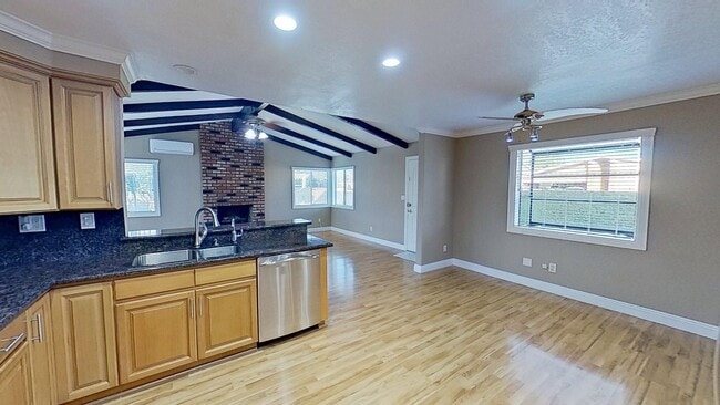 Building Photo - 5517 Thelma Ave