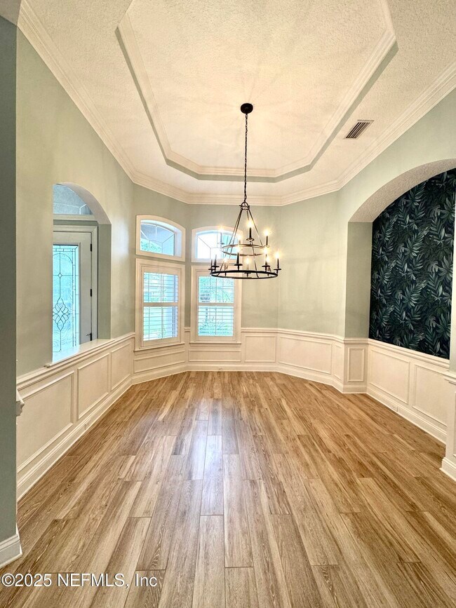 Building Photo - 642 Port Charlotte Dr