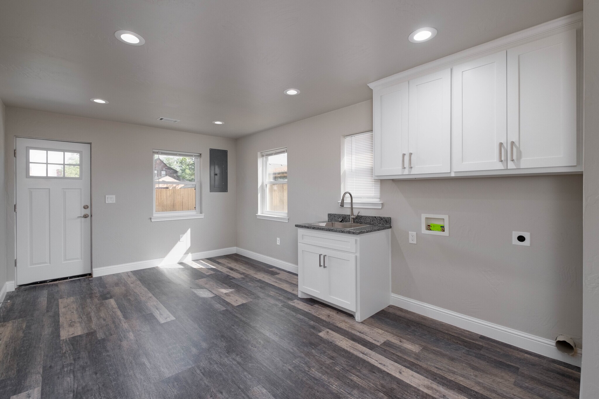 Building Photo - 2007 7th Ave