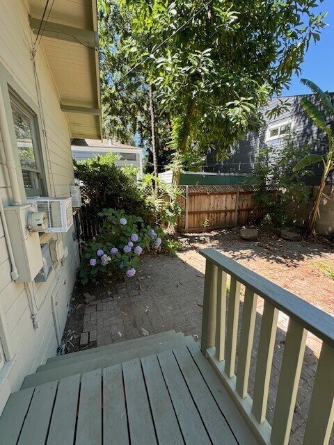 Building Photo - 2bd/1ba updated Midtown home