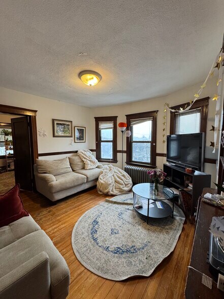 Building Photo - 36 Mason St