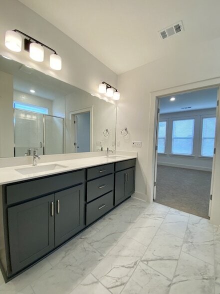 Building Photo - 647 Conifer Dr