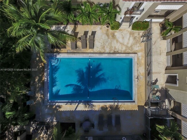 Building Photo - 125 Edgewater Dr