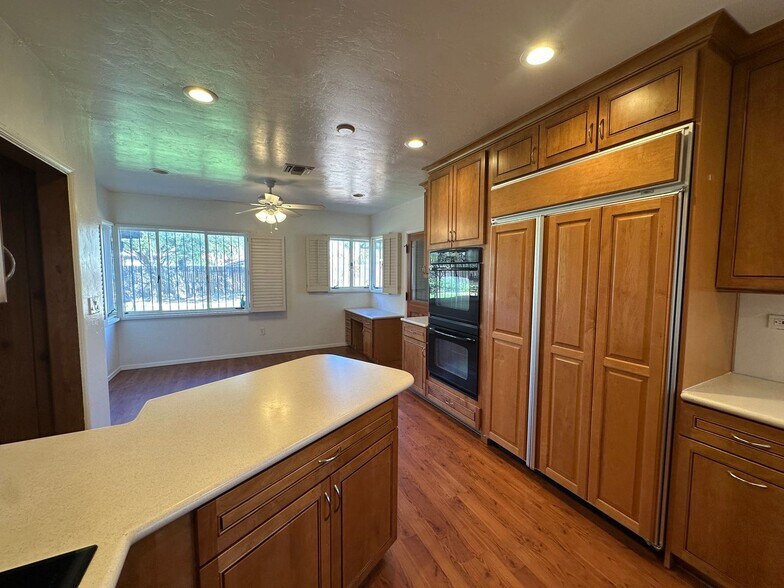 Building Photo - 2233 E Seneca St