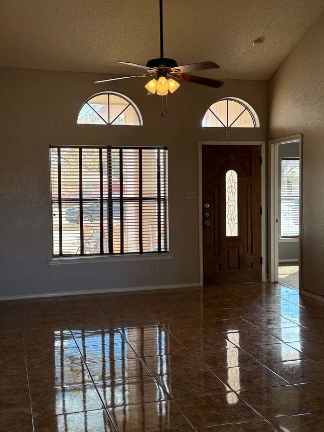 Building Photo - 15327 Woodhill Ct