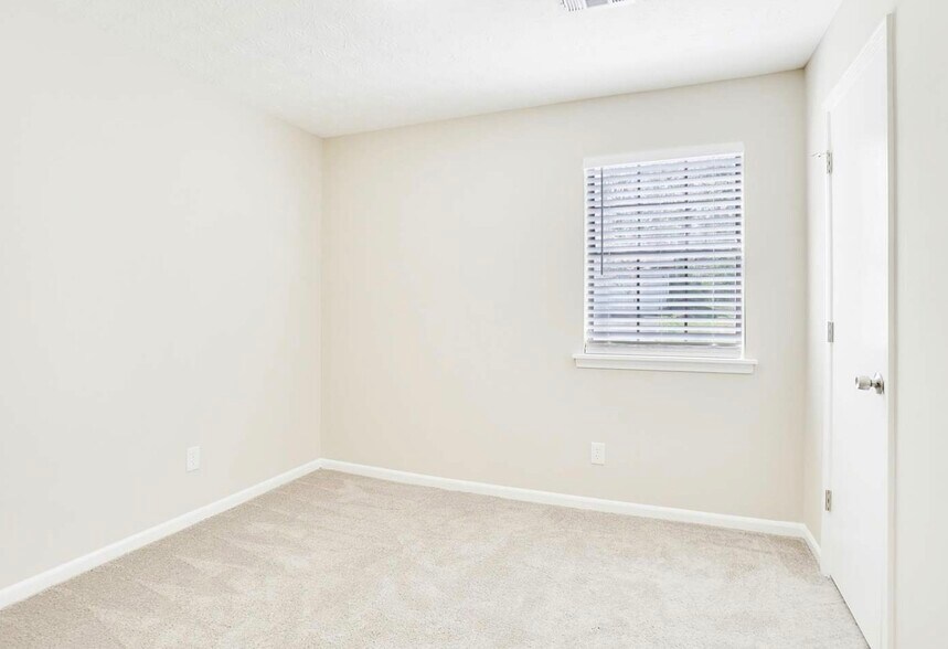 Building Photo - 5590 Pennybrook Ct