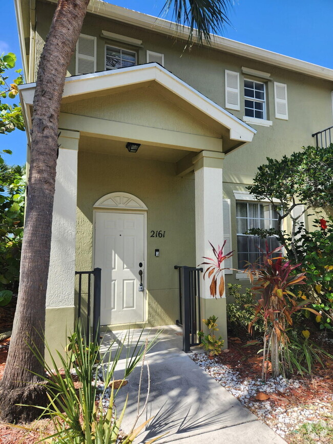 Building Photo - 2161 SE Fern Park Dr