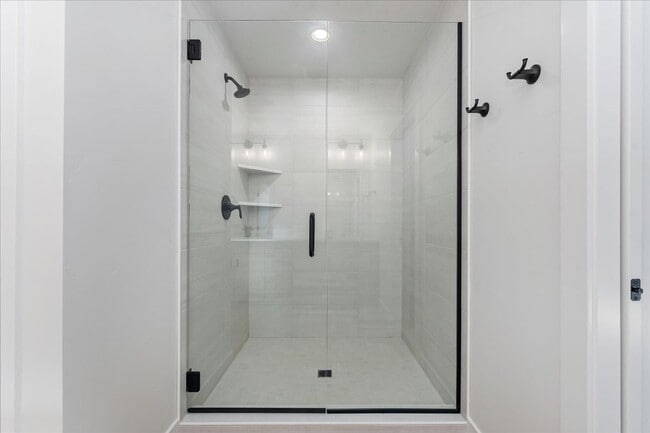 Building Photo - BRAND NEW 3 bed 3.5 bath townhouse