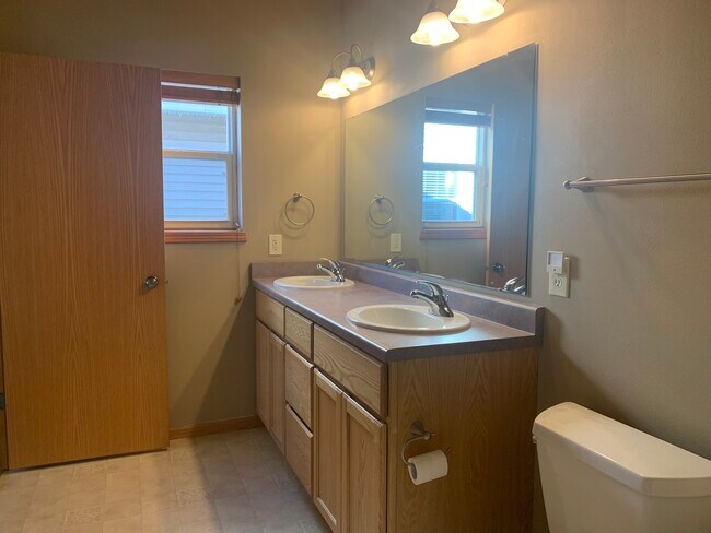 Building Photo - 238 Wind Stone Dr