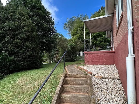 Building Photo - 597 Emma Rd