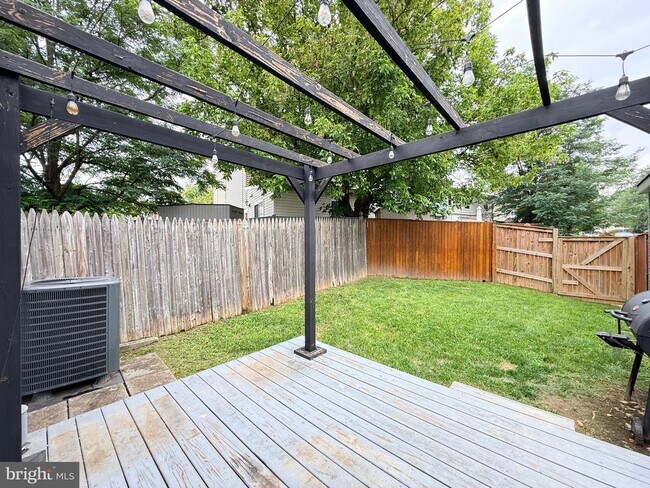 Building Photo - 6416 Lacrosse Ln