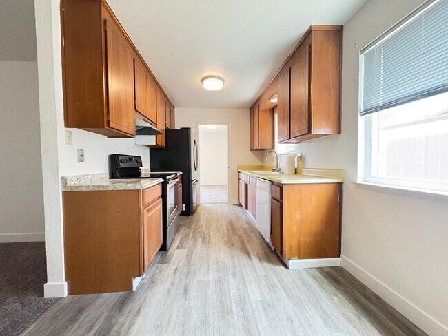 Building Photo - 900 Wendy Hope Dr