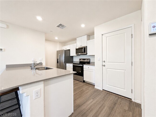 Building Photo - 3730 Celesta Vis Ave