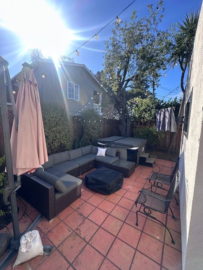 Building Photo - 115 Aster Rd