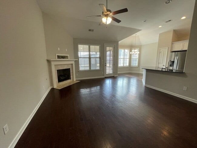 Building Photo - College Crossing beautiful home!