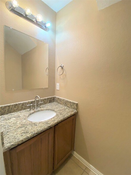Building Photo - 1125 Greenbend Dr