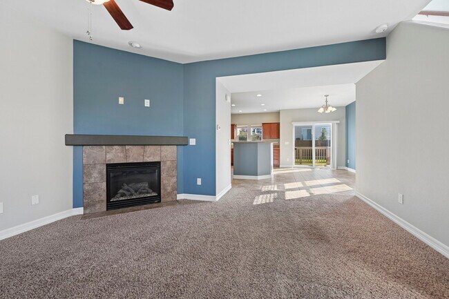 Building Photo - 6914 Dusty Miller Way
