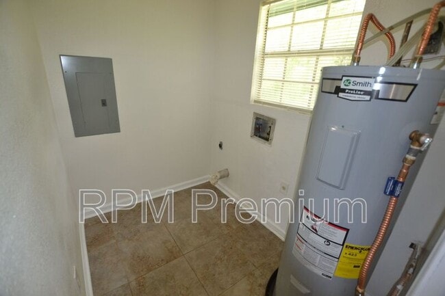 Building Photo - 1857 Theron Dr